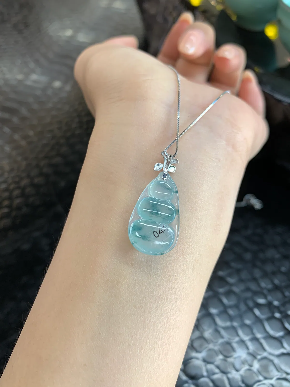 Type A Jadeite Peapod Pendant, Icy Blue Flowers, 18K Gold (4)