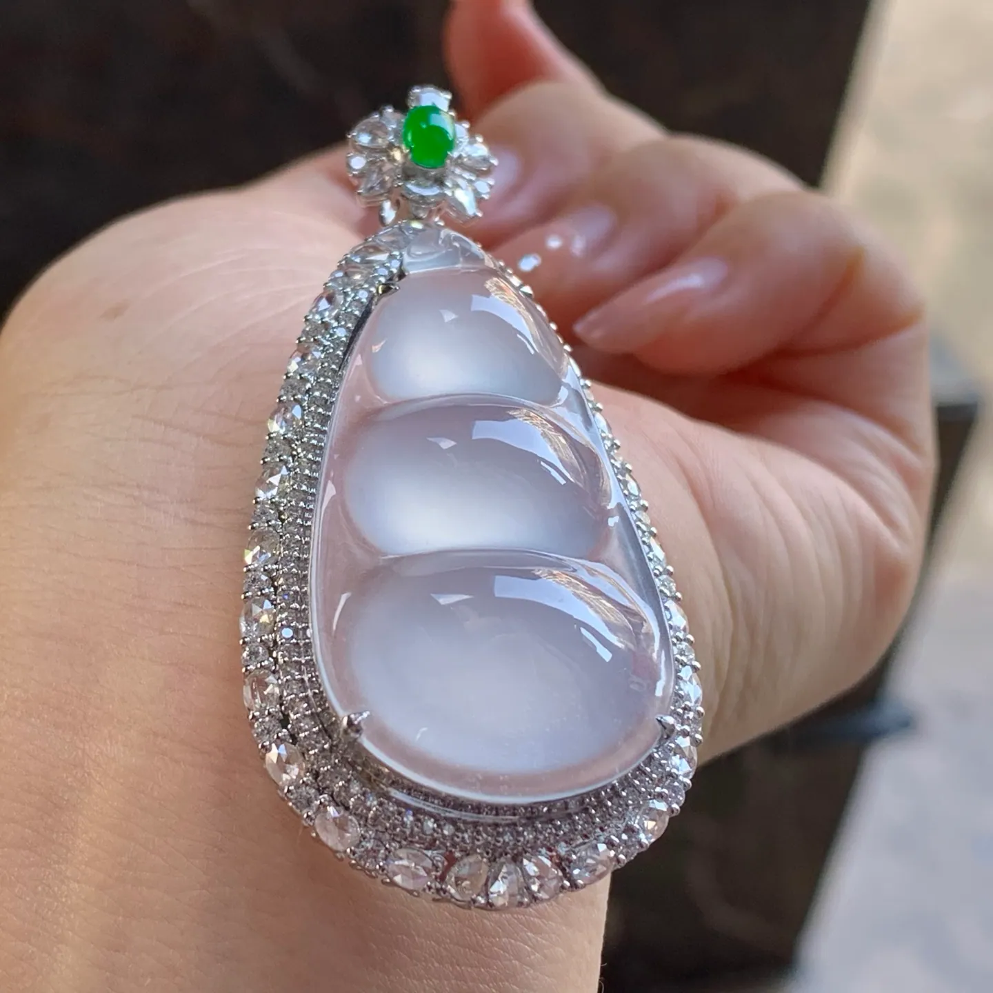 Type A Jadeite Bean Pod Pendant, Icy Clear, 18K Gold, 41mm (5)
