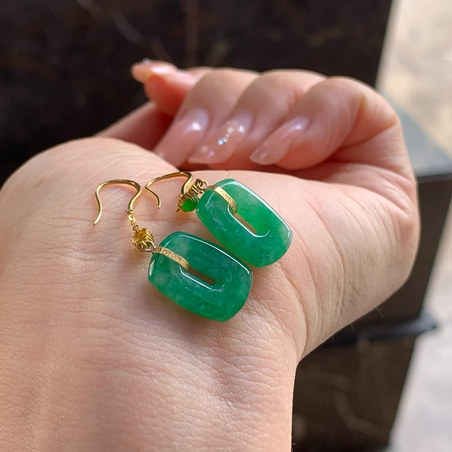 Type A Jadeite Earrings, Full Bright Green, 18K Gold (6)