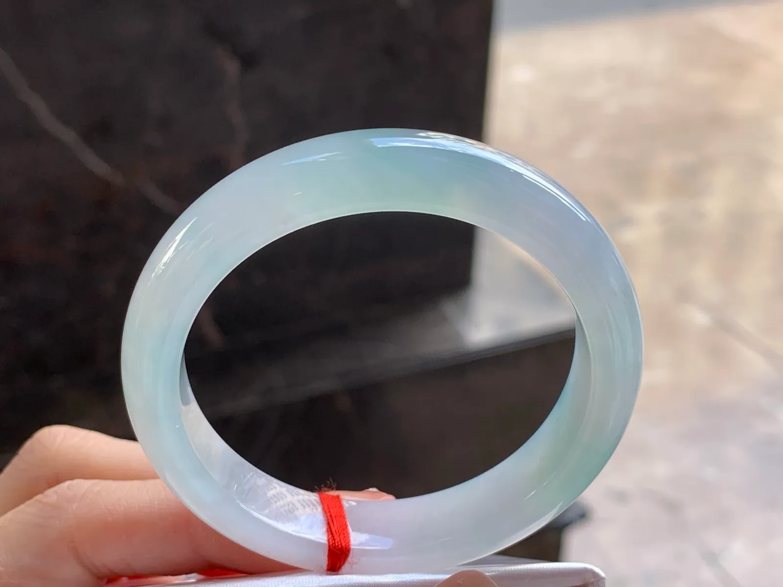天然A货翡翠 糯冰种 淡晴水 正装手镯 圈口52.7mm (2)