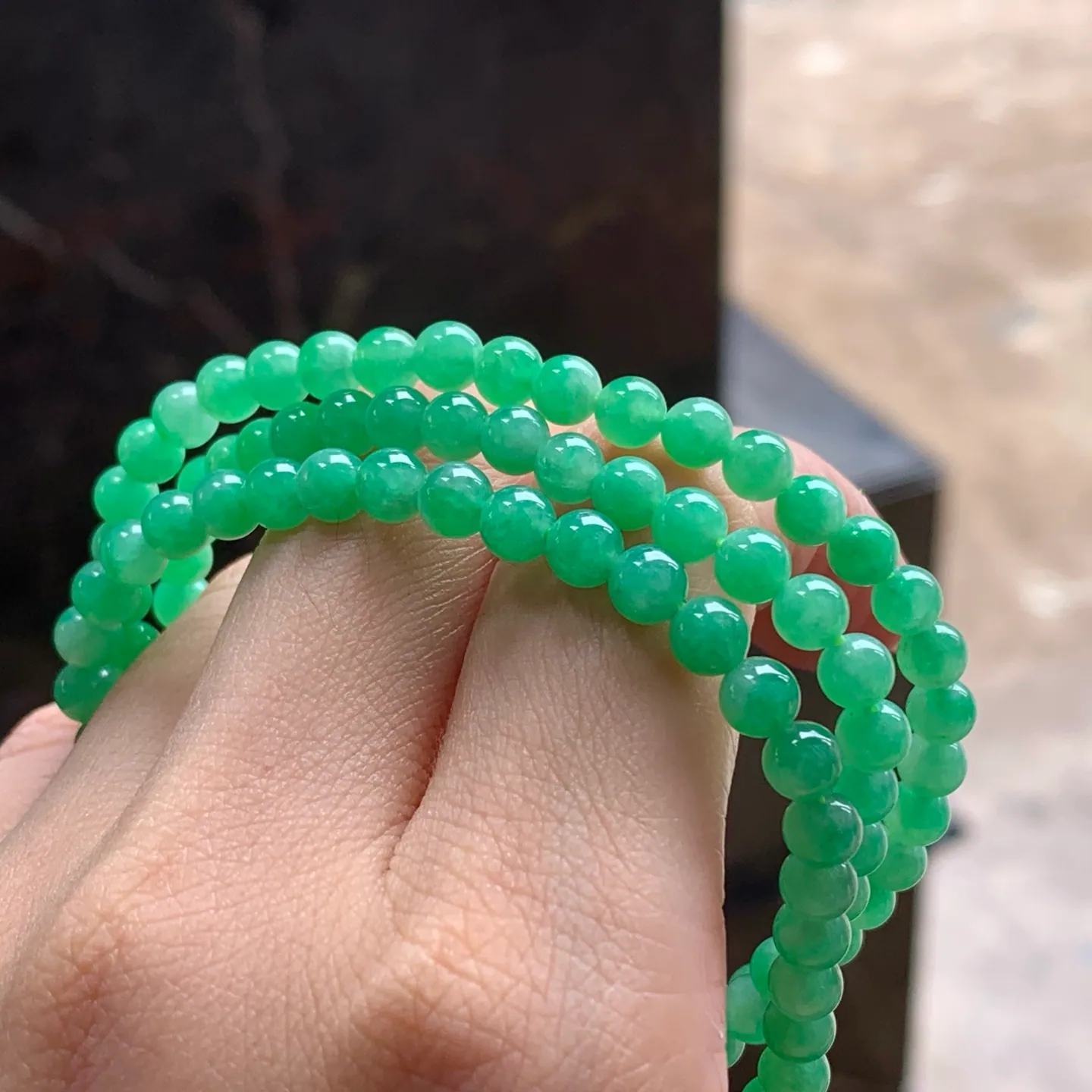 Type A Jadeite Bead Strand, Full Bright Green, 4.7–5mm (9)