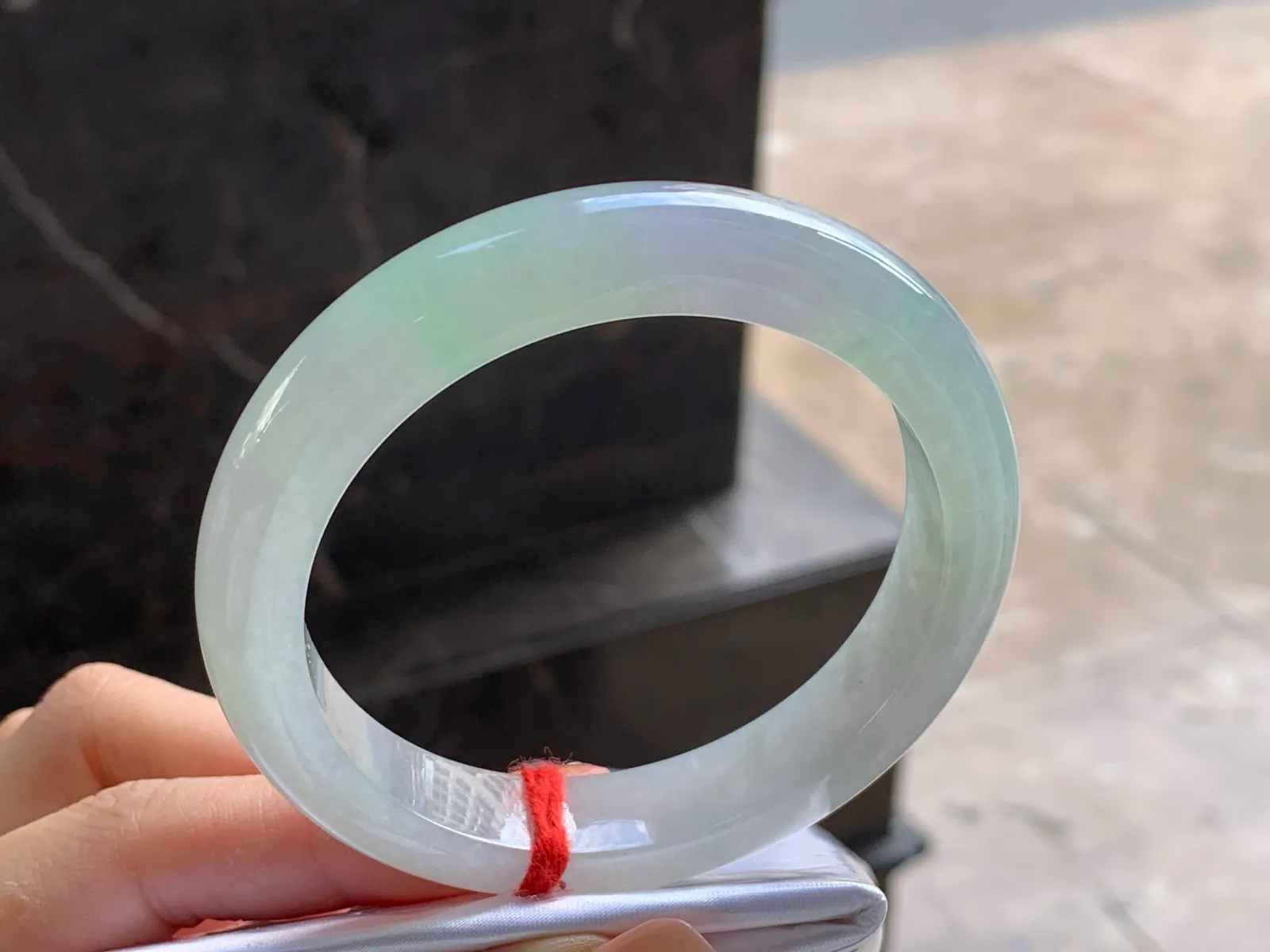 Vòng cẩm thạch type A nếp nền trắng, vòng 58mm (3)