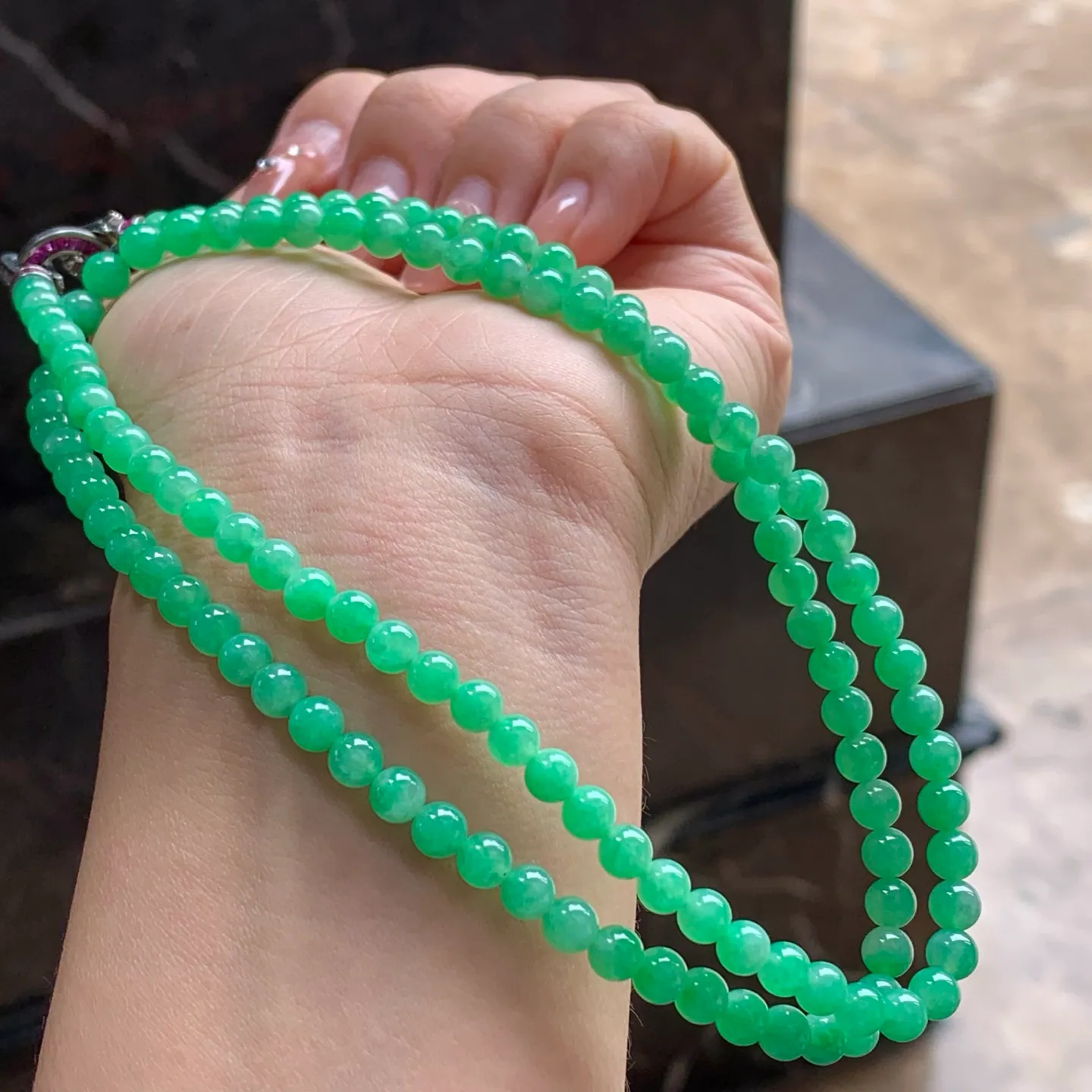 Type A Jadeite Bead Strand, Full Bright Green, 4.7–5mm (6)