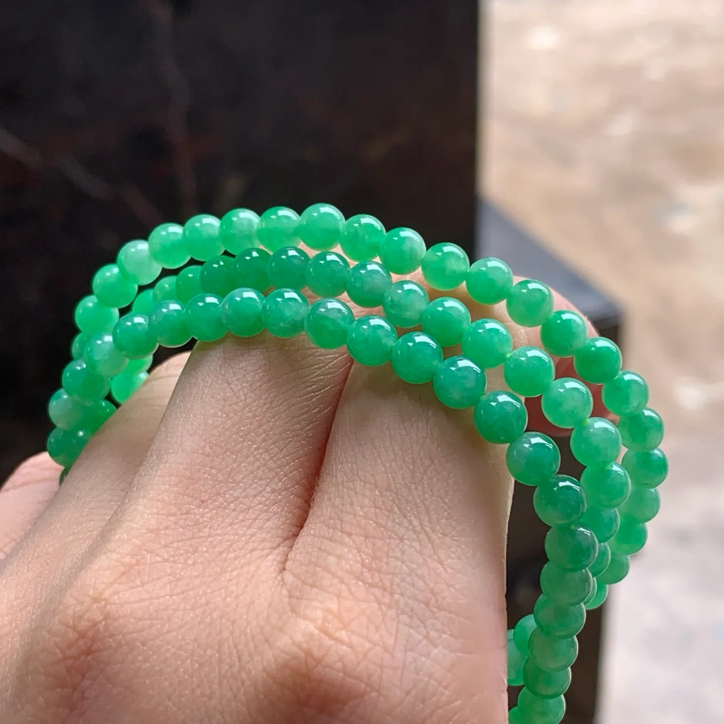 Type A Jadeite Bead Strand, Full Bright Green, 4.7–5mm (10)