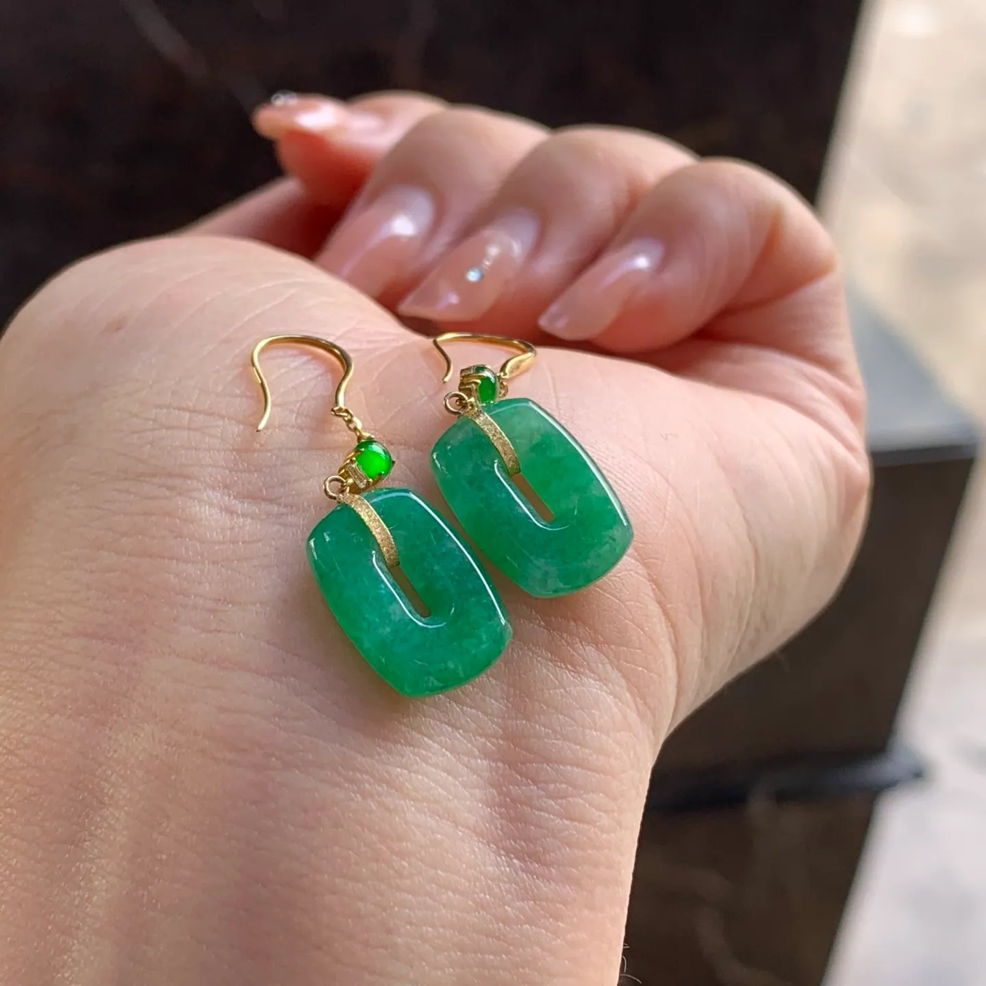Type A Jadeite Earrings, Full Bright Green, 18K Gold (4)