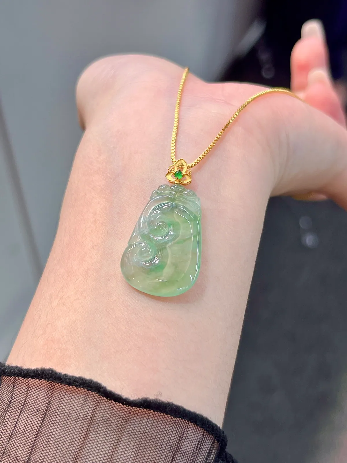 Type A Jadeite Ruyi Pendant, Icy Light Green, 18K Gold Bail (3)