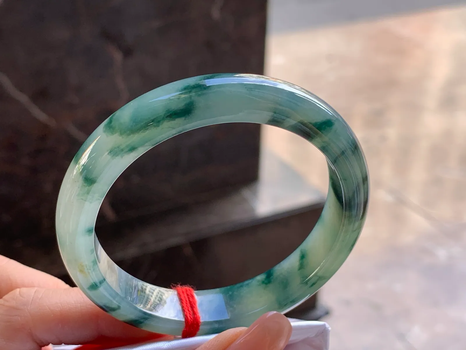 กำไลหยกพม่า Type A ข้าวเหนียวน้ำแข็ง ลายเขียวเข้ม 57มม (3)
