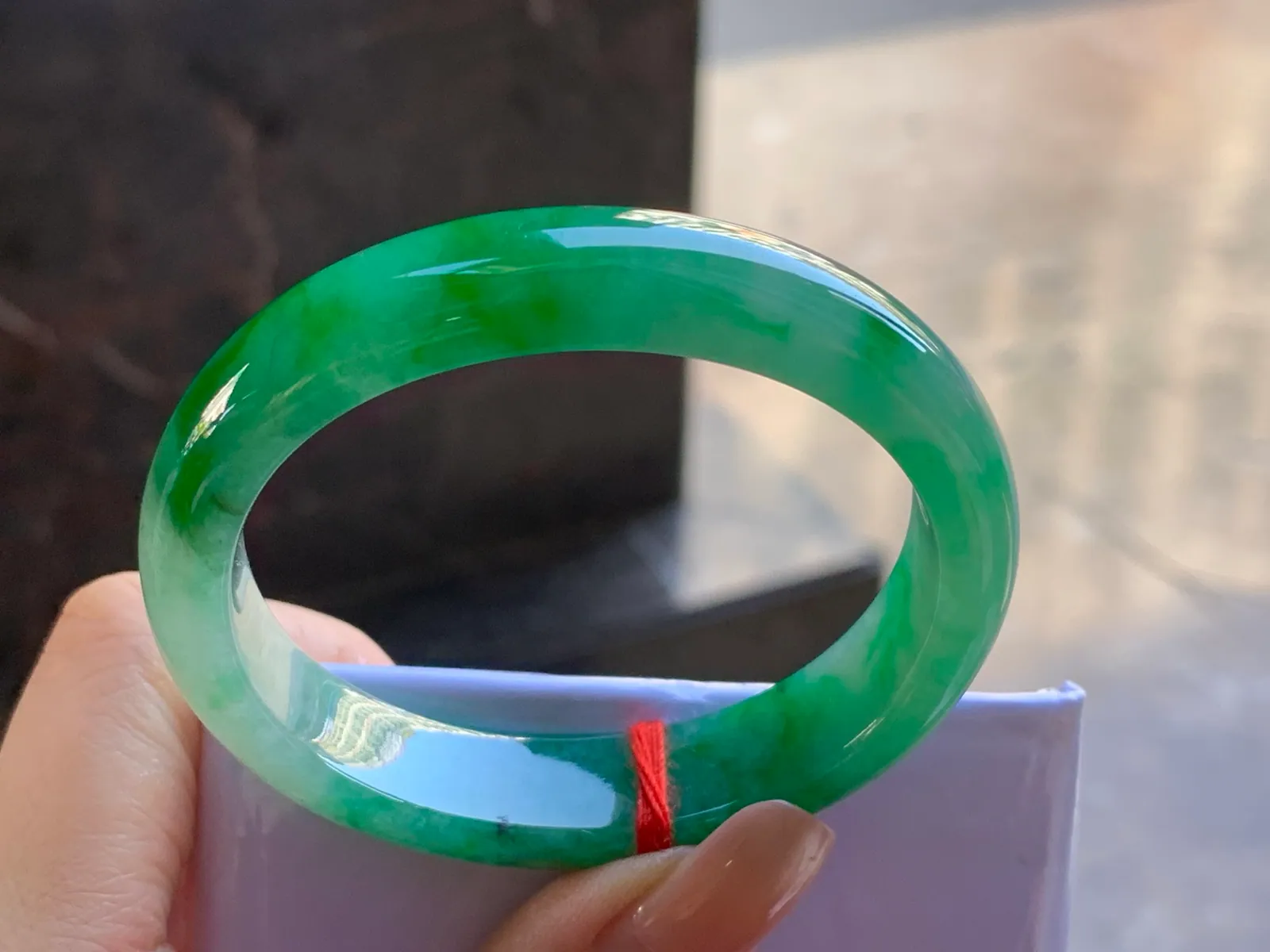 Type A Jadeite Oval Bangle, Vivid Green, 53.2mm (6)