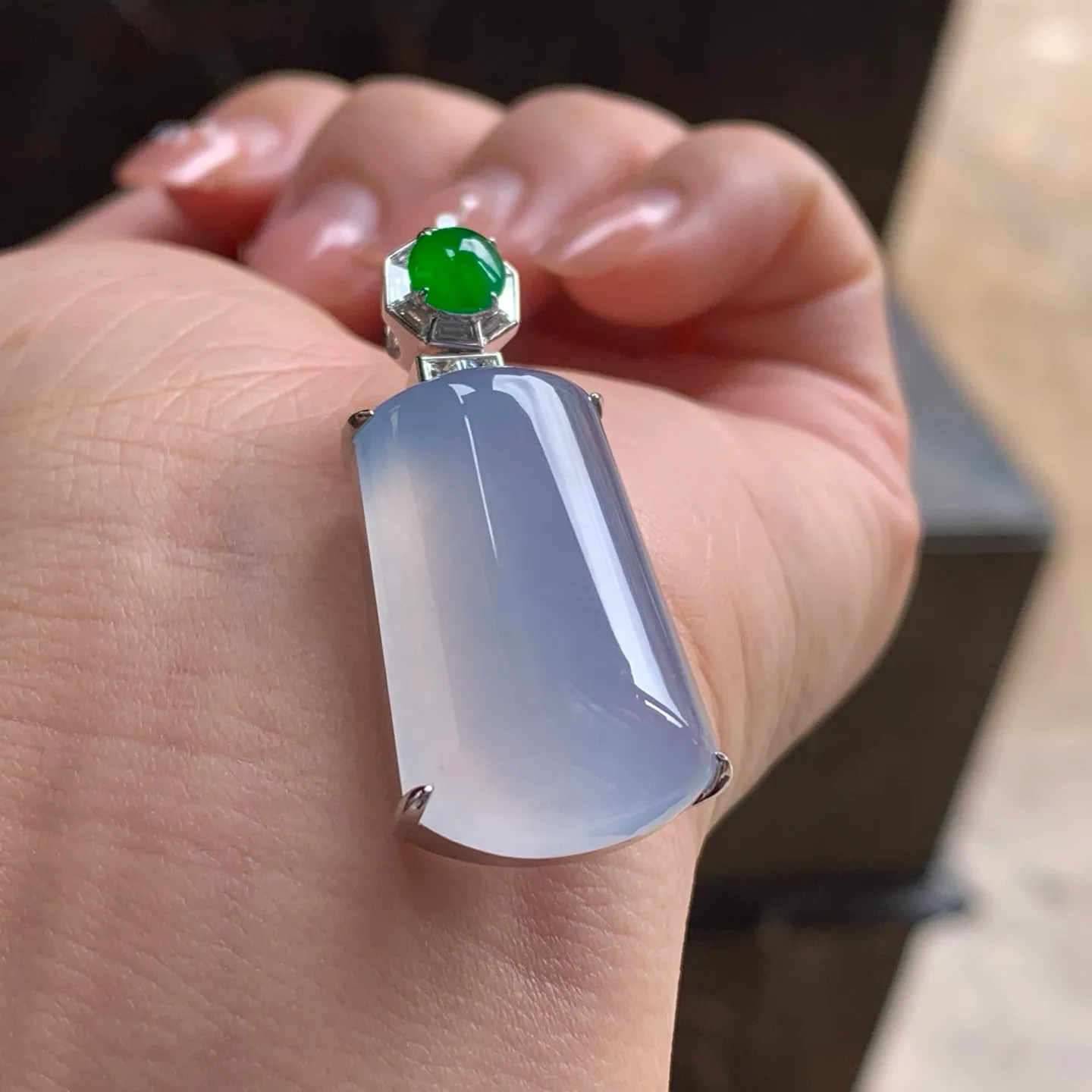 Type A Jadeite Wu Shi Pai Pendant, Pale Lavender, 18K Gold (4)