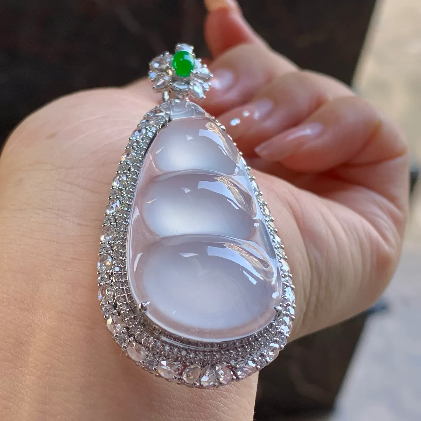 Type A Jadeite Bean Pod Pendant, Icy Clear, 18K Gold, 41mm (7)