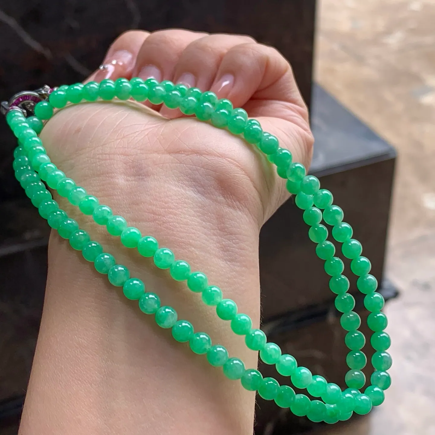 Type A Jadeite Bead Strand, Full Bright Green, 4.7–5mm (7)