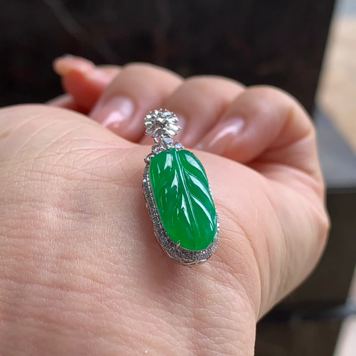 Type A Jadeite Leaf Pendant, Full Bright Green, Gold Set (3)