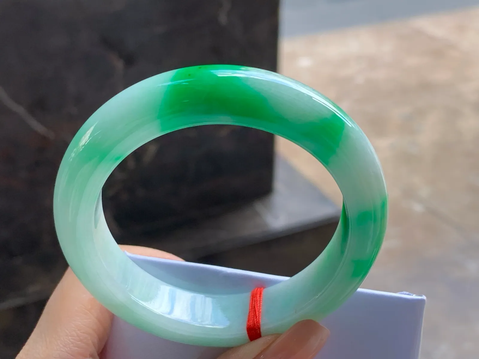 Vòng cẩm thạch type A nếp băng xanh tươi, bản dẹt 55.7mm (7)