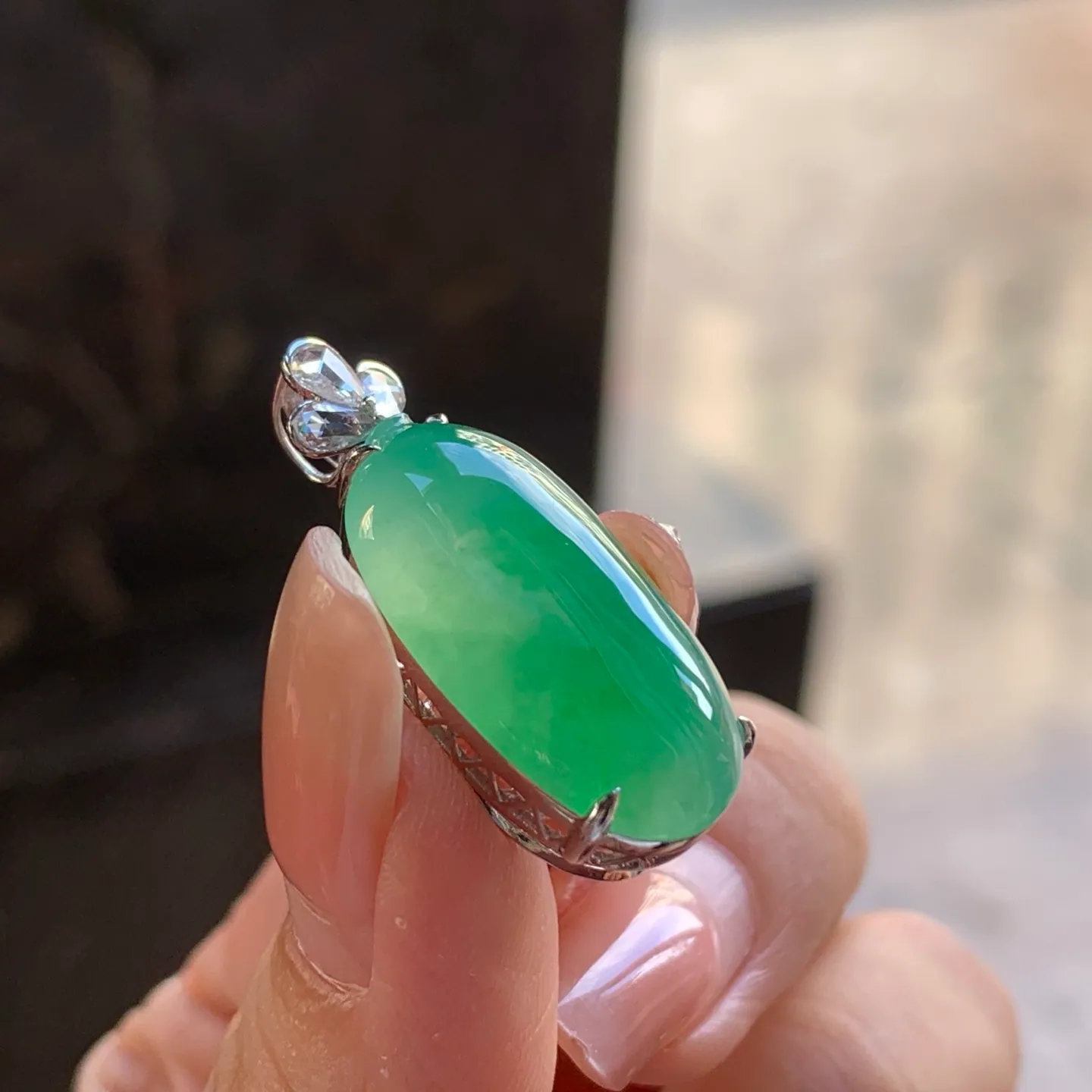 Type A Jadeite Melon Pendant, Icy Apple Green, 18K Gold (5)