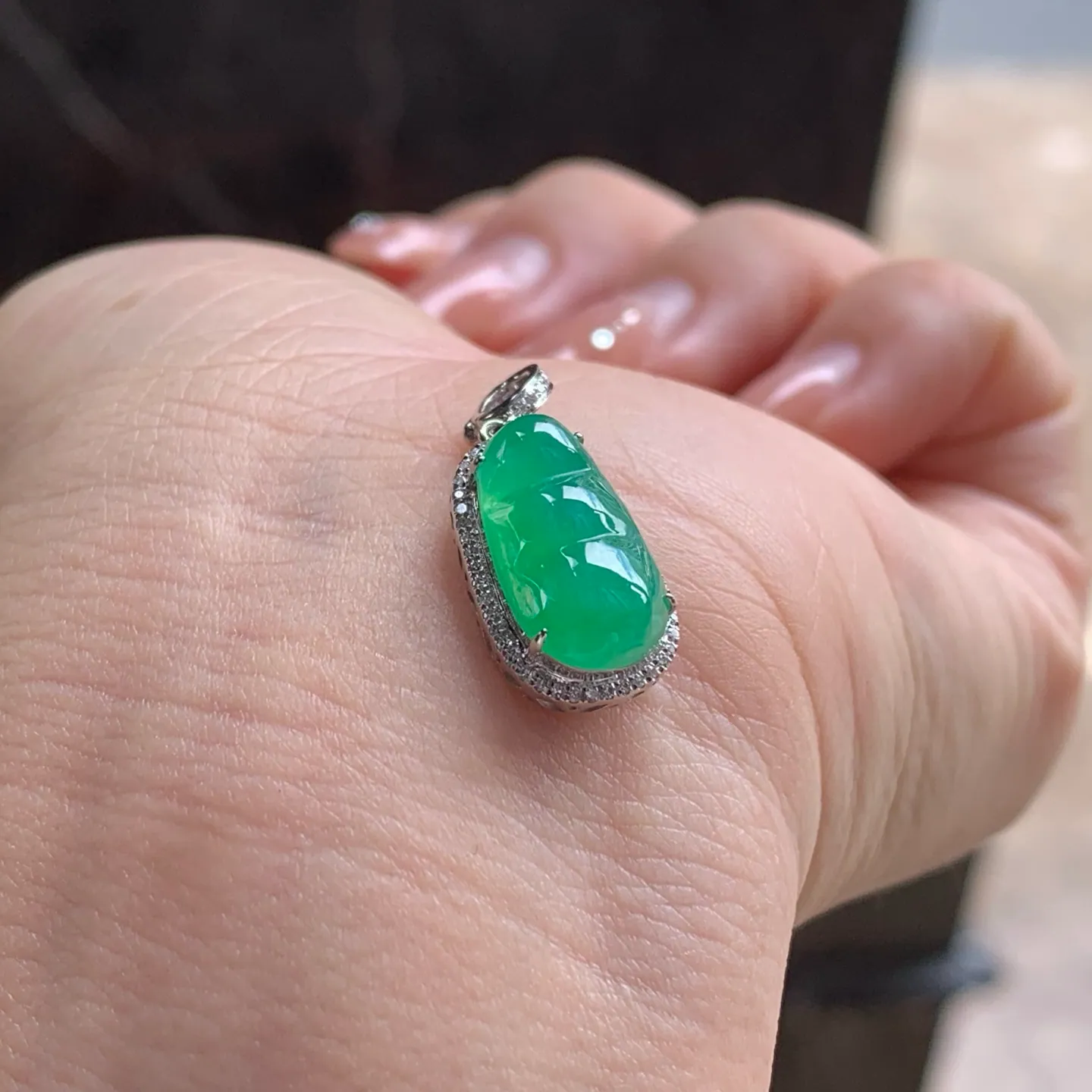 Type A Jadeite Pea Pod Pendant, Full Bright Green, Gold Set (3)