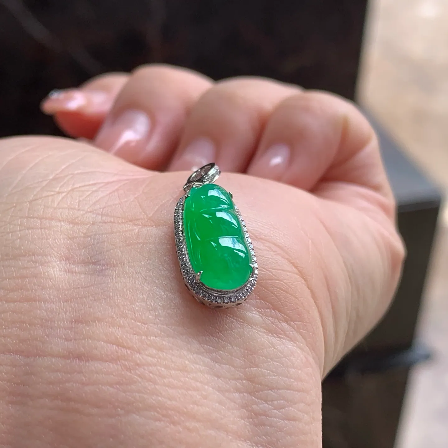 Type A Jadeite Pea Pod Pendant, Full Bright Green, Gold Set (3)