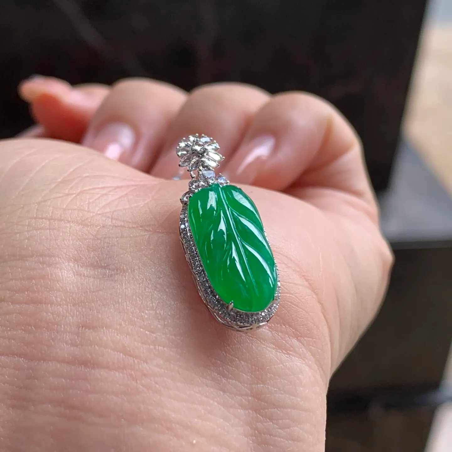 Type A Jadeite Leaf Pendant, Full Bright Green, Gold Set