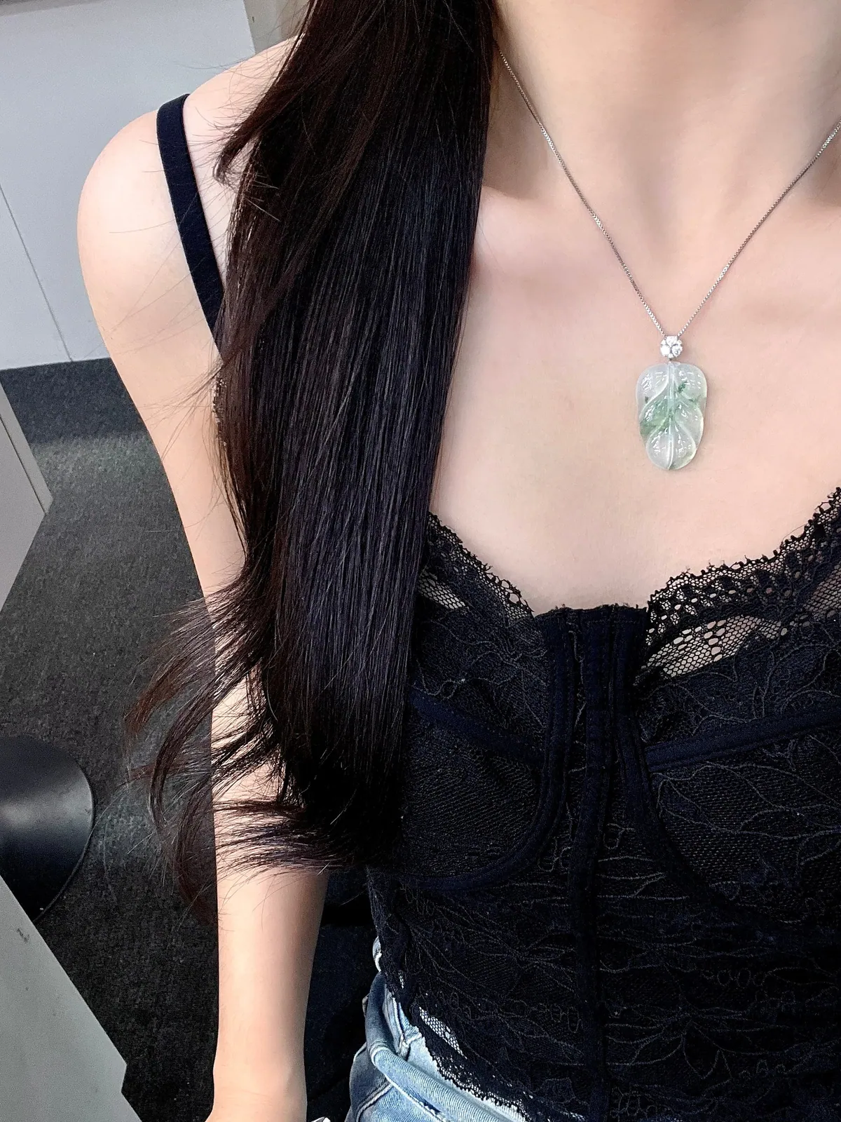 Type A Jadeite Leaf Pendant, Icy Floating Green, 18K Gold (4)