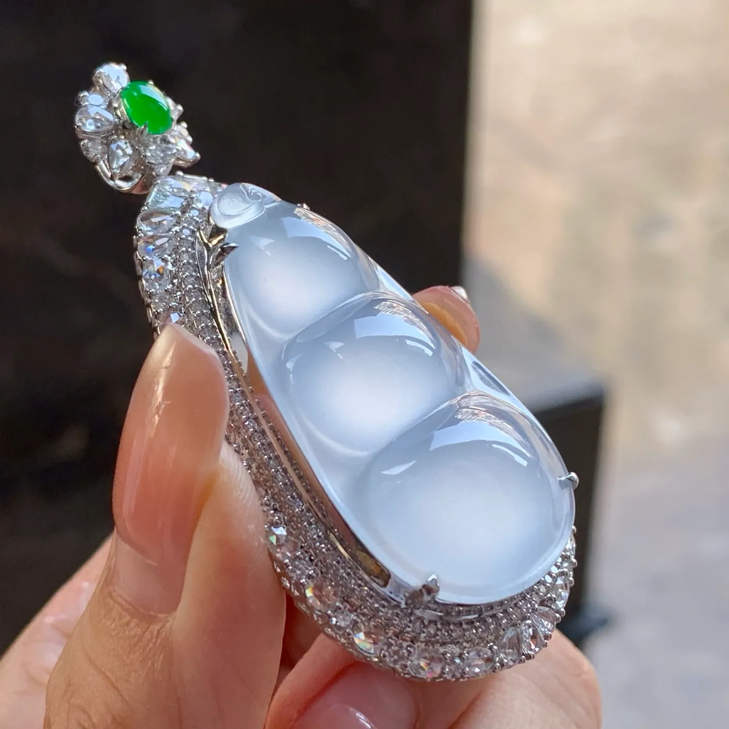Type A Jadeite Bean Pod Pendant, Icy Clear, 18K Gold, 41mm (8)