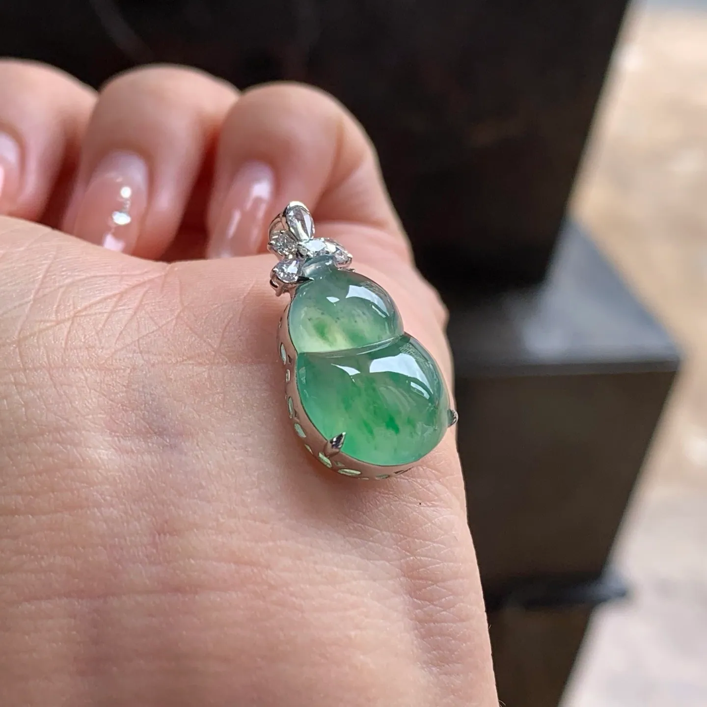 Type A Jadeite Gourd Pendant, Icy Floating Flowers, 18K Gold (5)