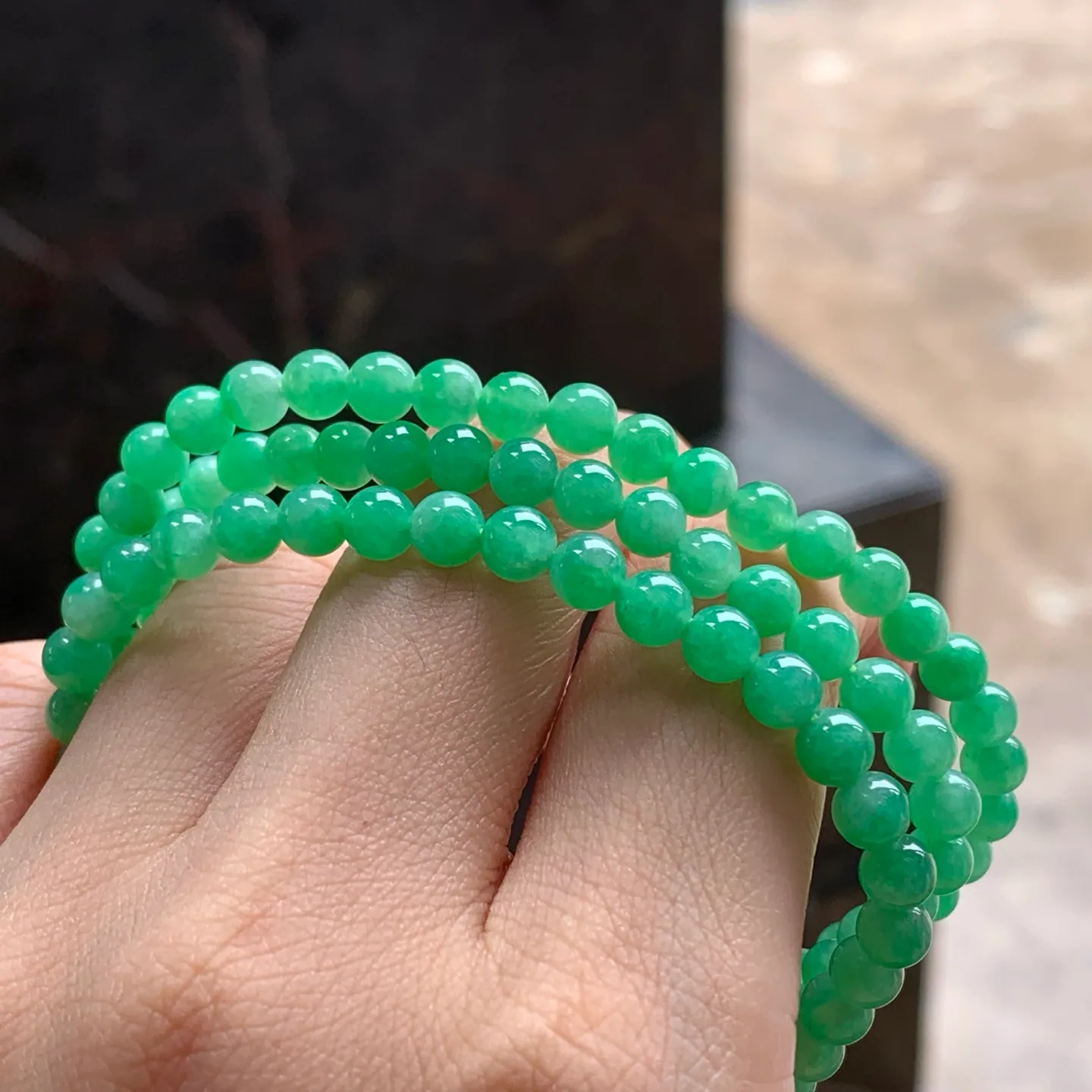 Type A Jadeite Bead Strand, Full Bright Green, 4.7–5mm (8)