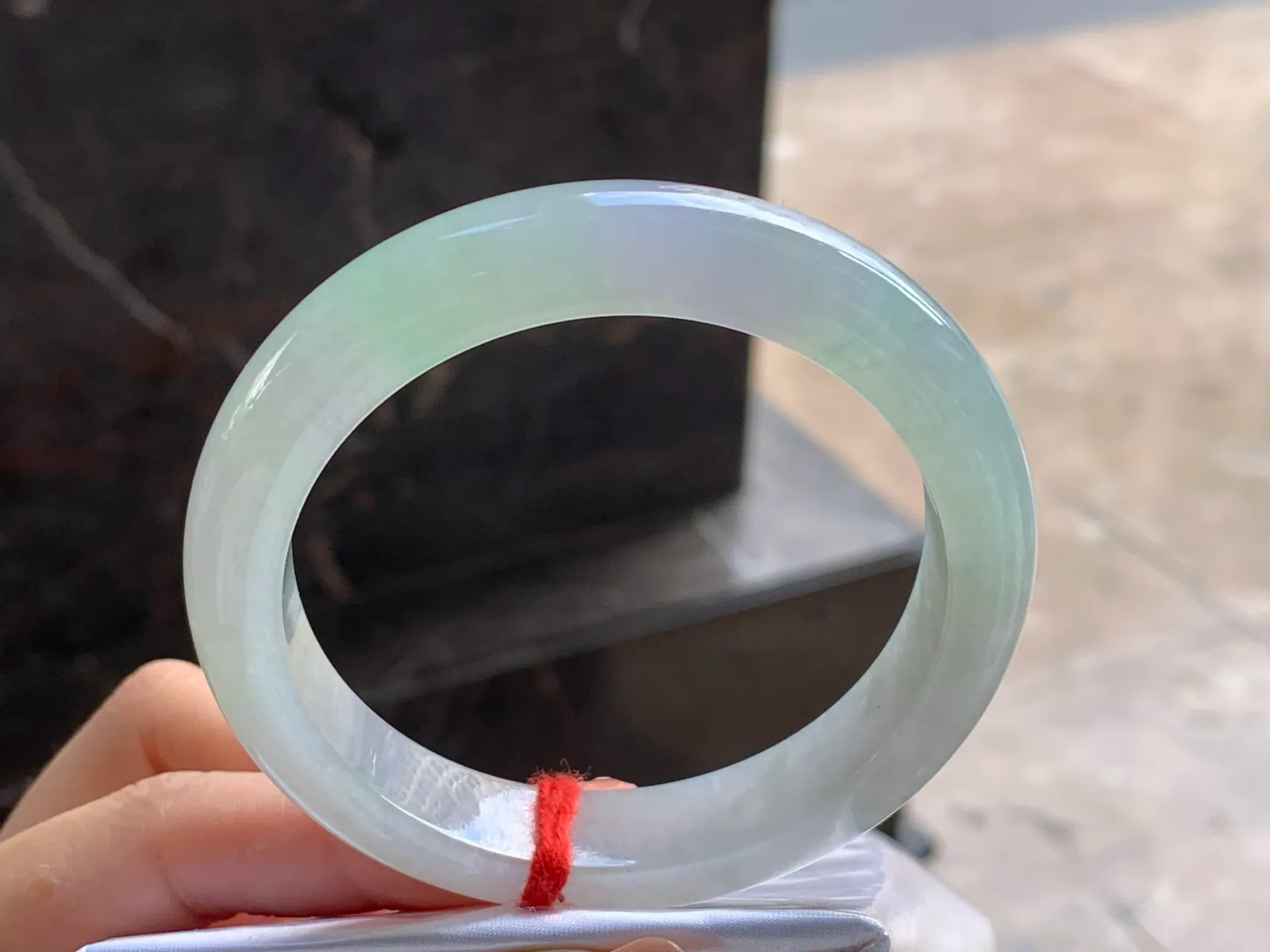 Vòng cẩm thạch type A nếp nền trắng, vòng 58mm (4)
