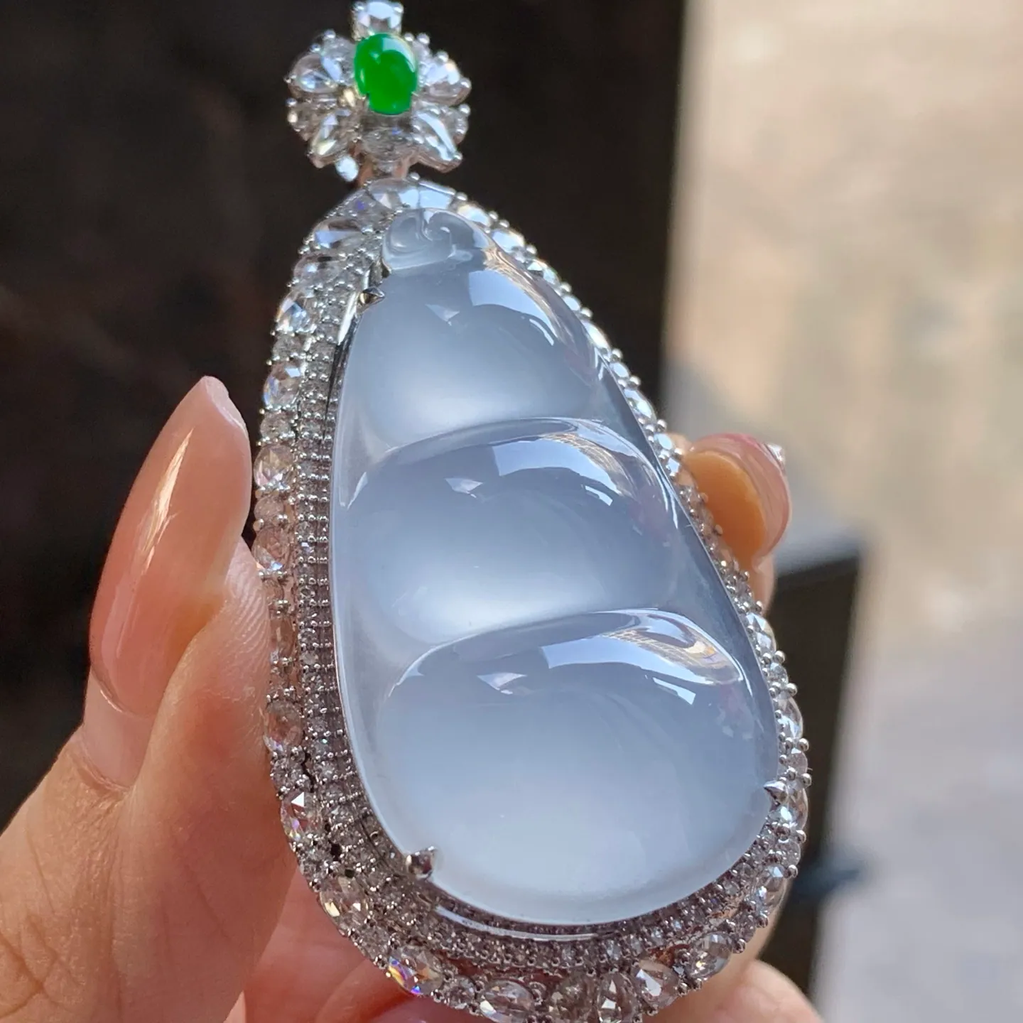 Type A Jadeite Bean Pod Pendant, Icy Clear, 18K Gold, 41mm (3)