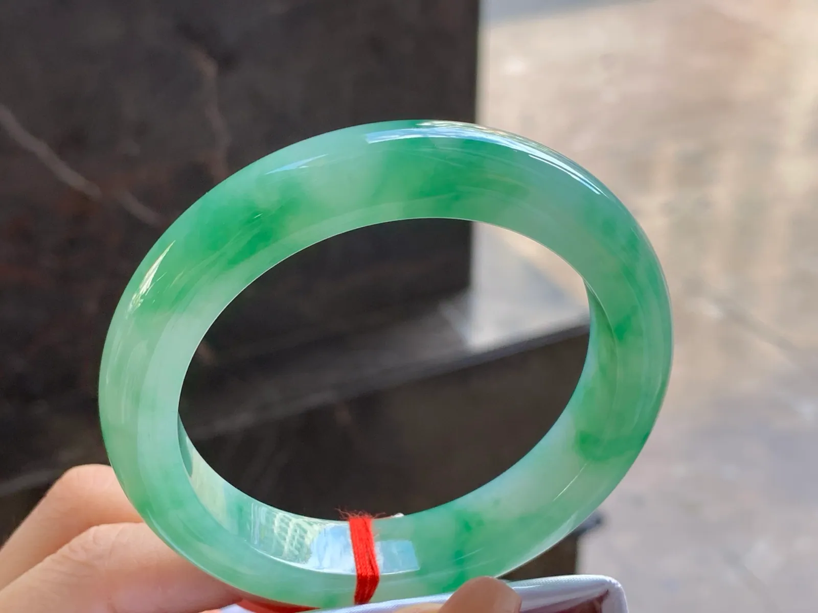 Vòng cẩm thạch type A nếp băng hoa bay, bản dẹt 57.2mm (3)