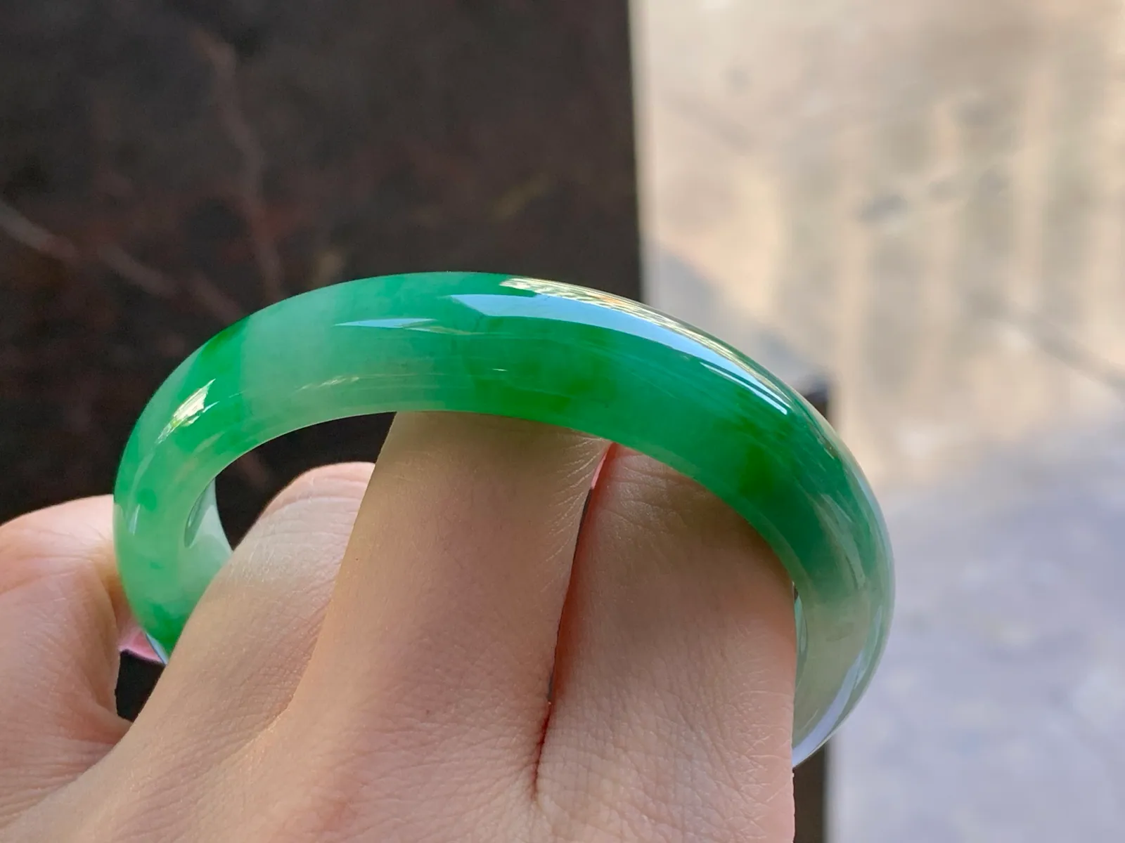 Type A Jadeite Oval Bangle, Vivid Green, 53.2mm (8)
