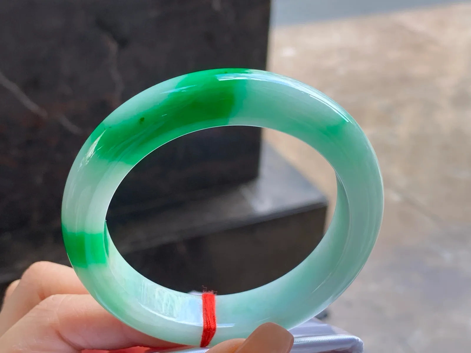 Vòng cẩm thạch type A nếp băng xanh tươi, bản dẹt 55.7mm (3)