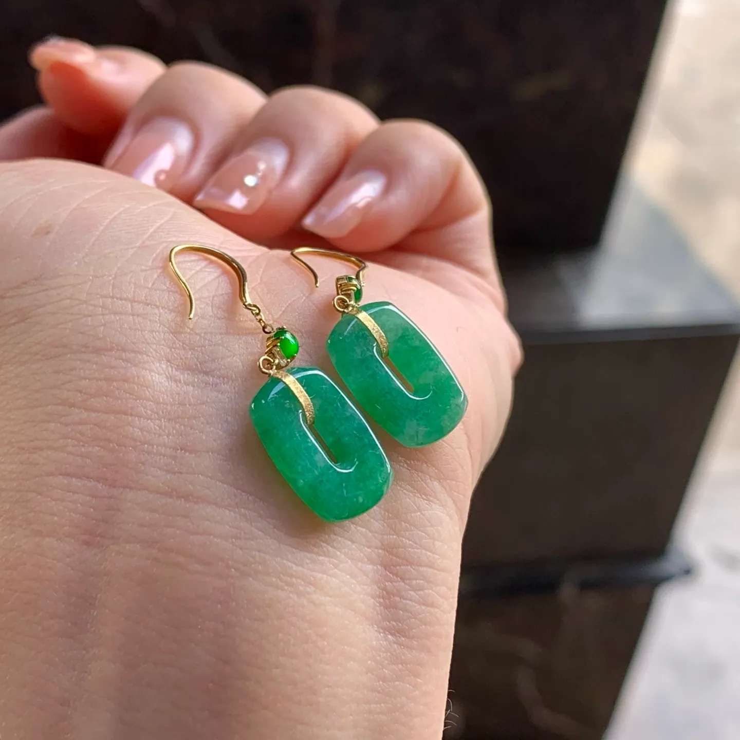 Type A Jadeite Earrings, Full Bright Green, 18K Gold (5)