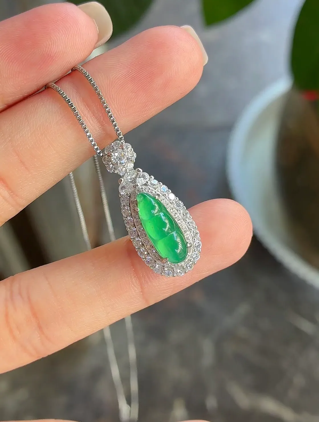 Type A Jadeite Peapod Pendant, Vivid Green, 925 Silver (5)