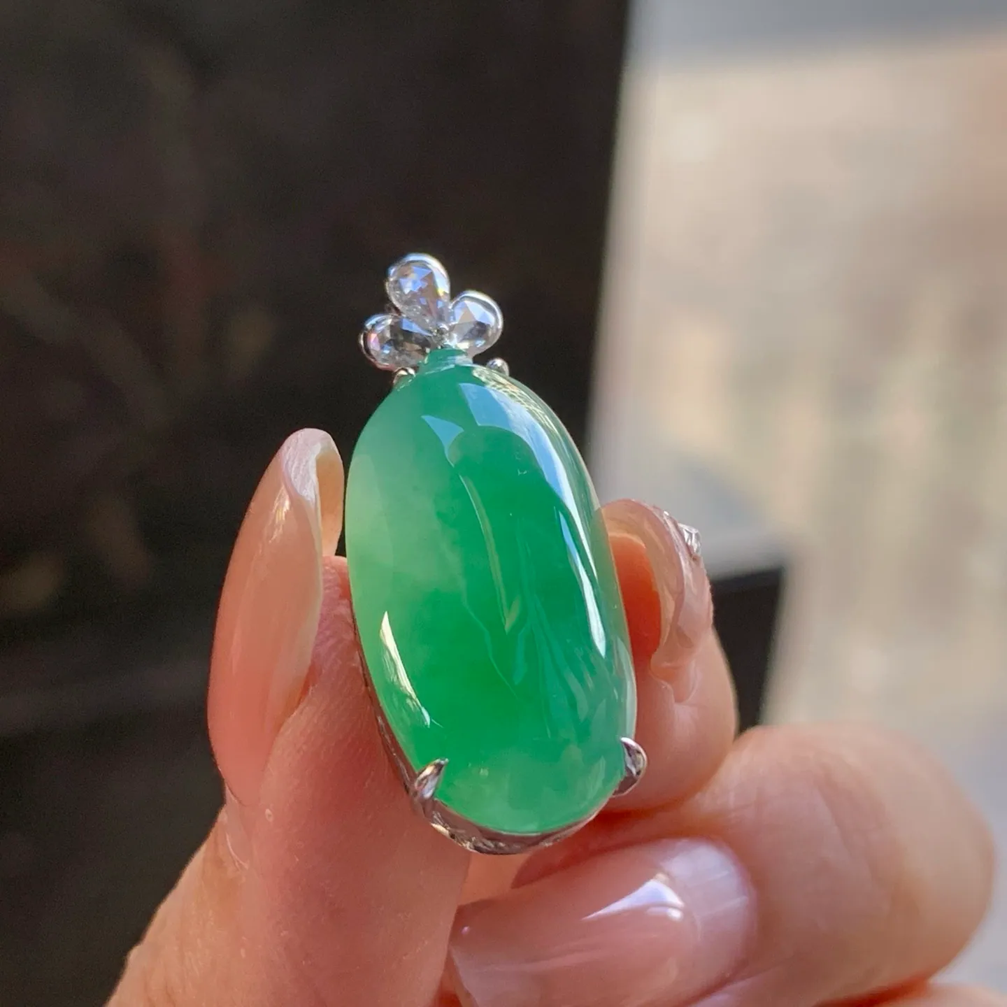 Type A Jadeite Melon Pendant, Icy Apple Green, 18K Gold (4)
