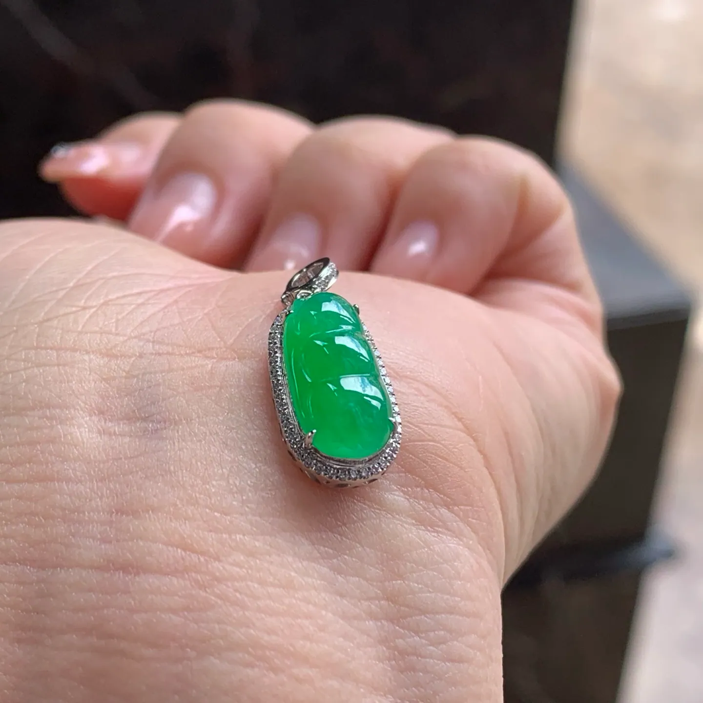 Type A Jadeite Pea Pod Pendant, Full Bright Green, Gold Set (4)