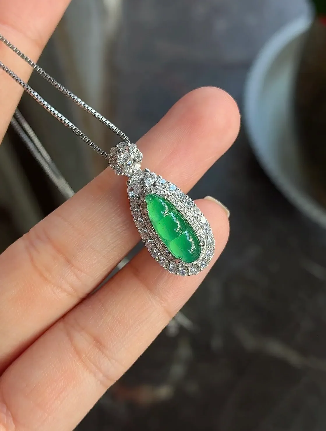 Type A Jadeite Peapod Pendant, Vivid Green, 925 Silver (6)
