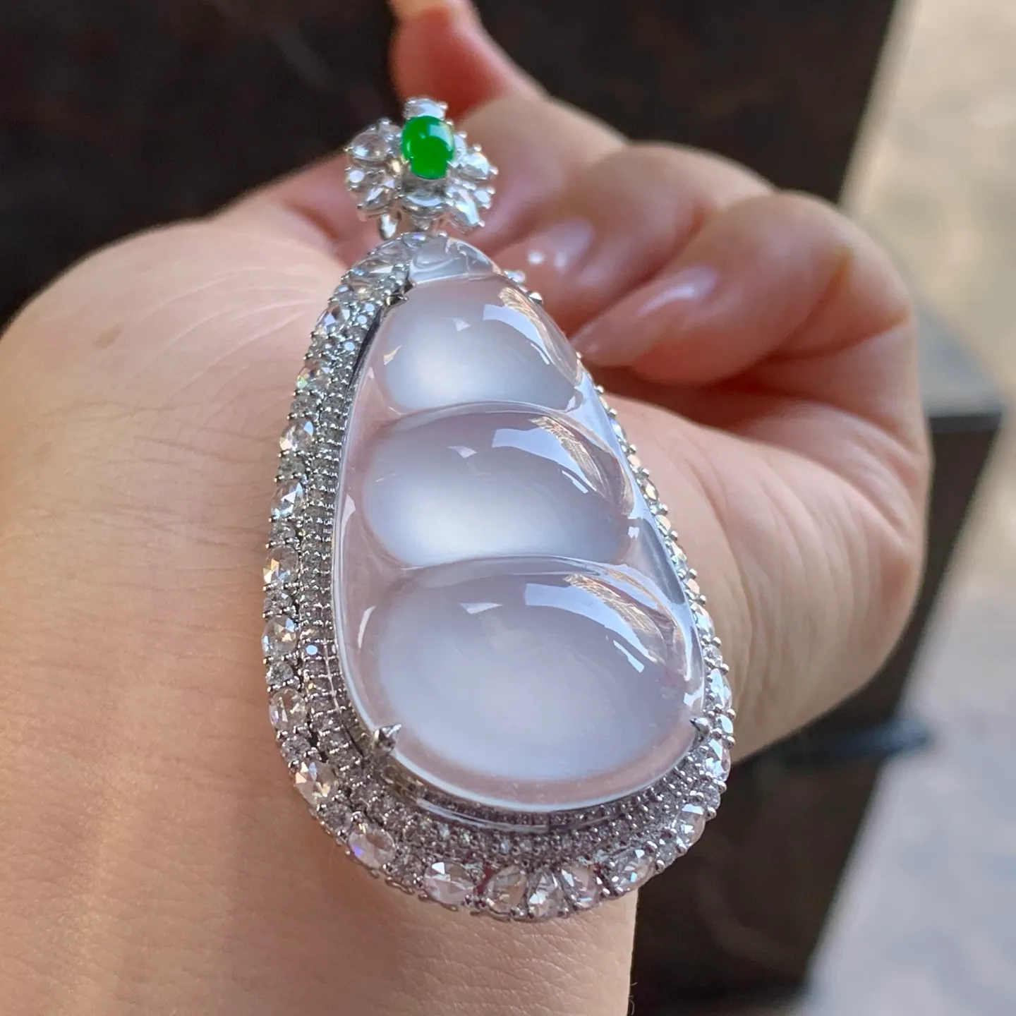 Type A Jadeite Bean Pod Pendant, Icy Clear, 18K Gold, 41mm (6)