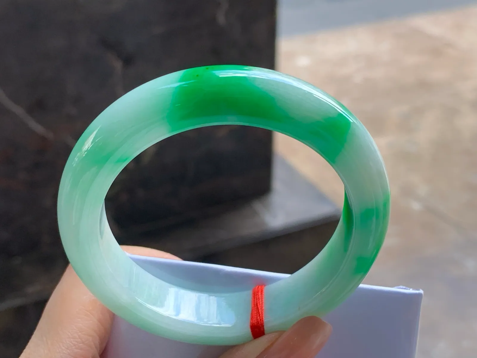 Vòng cẩm thạch type A nếp băng xanh tươi, bản dẹt 55.7mm (6)