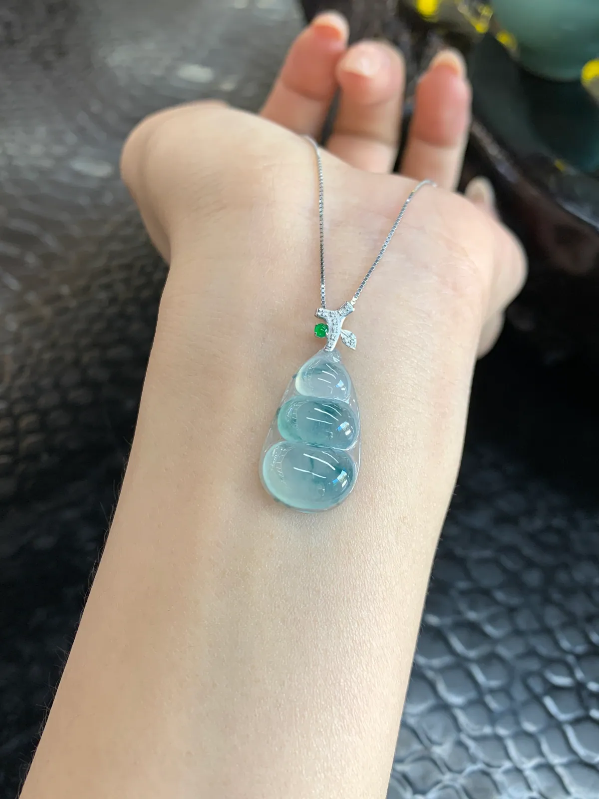 Type A Jadeite Peapod Pendant, Icy Blue Flowers, 18K Gold
