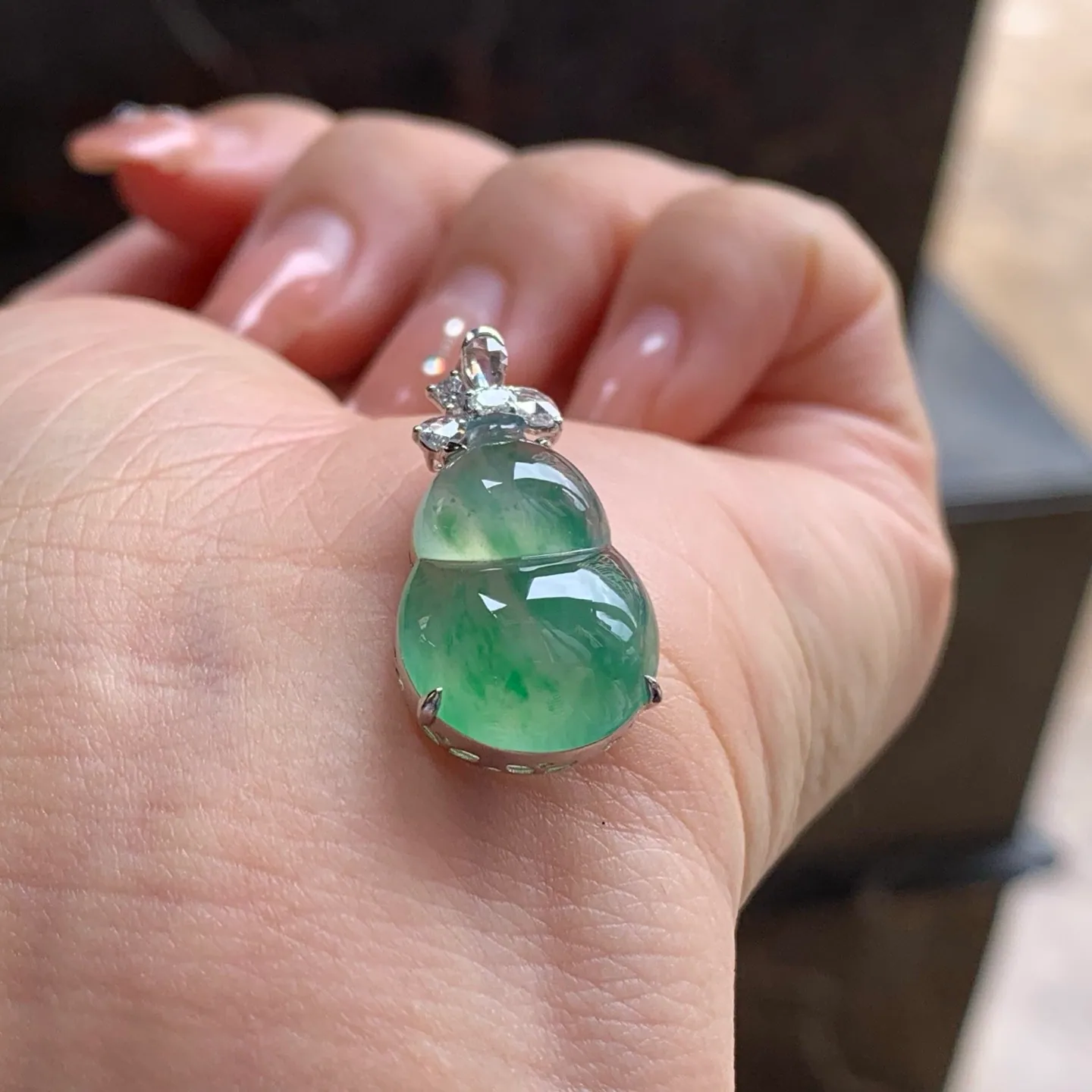 Type A Jadeite Gourd Pendant, Icy Floating Flowers, 18K Gold (3)