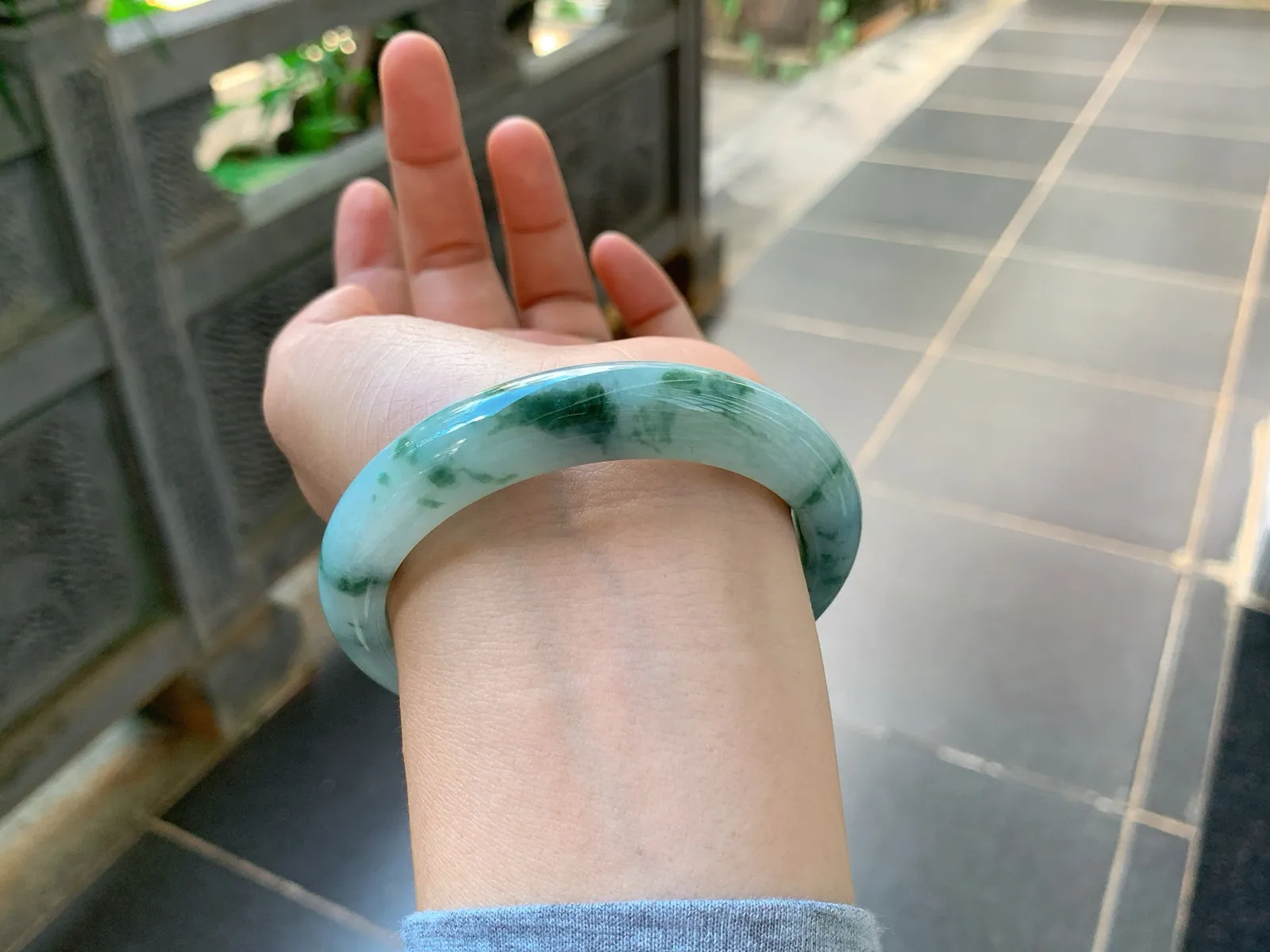 Type A Jadeite Bangle, Icy-Glutinous Blue-Green Flower, 59mm (7)