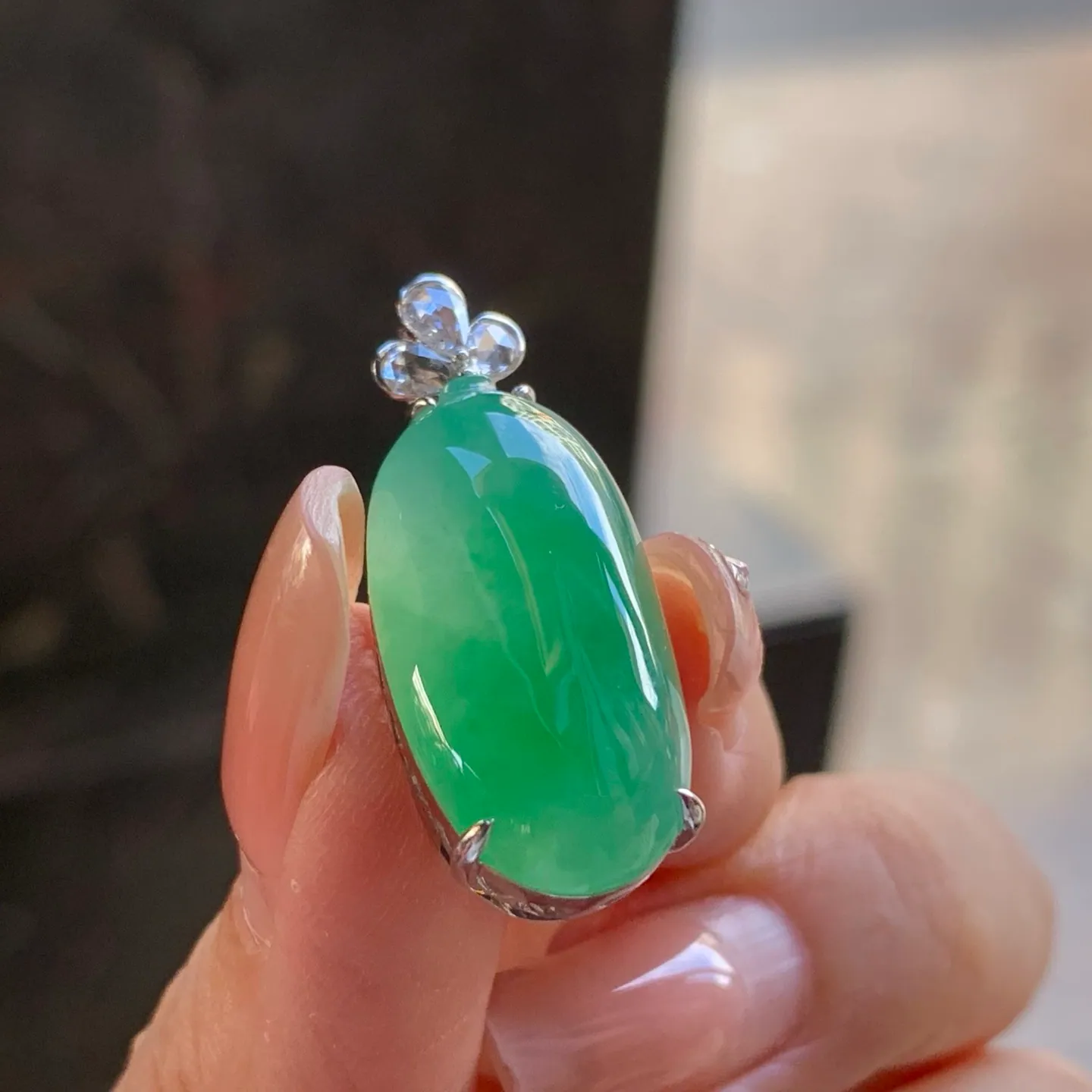 Type A Jadeite Melon Pendant, Icy Apple Green, 18K Gold (3)