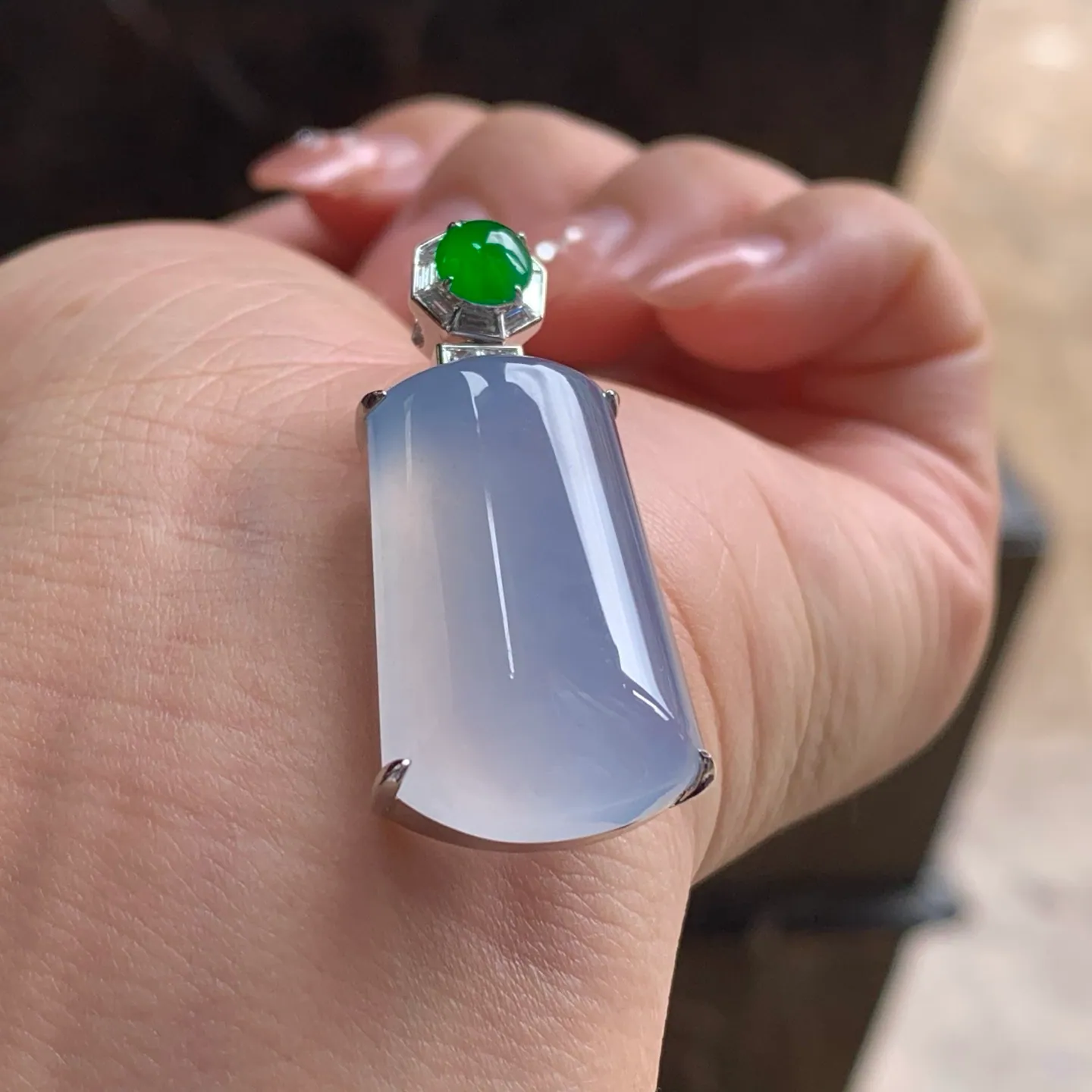 Type A Jadeite Wu Shi Pai Pendant, Pale Lavender, 18K Gold (5)
